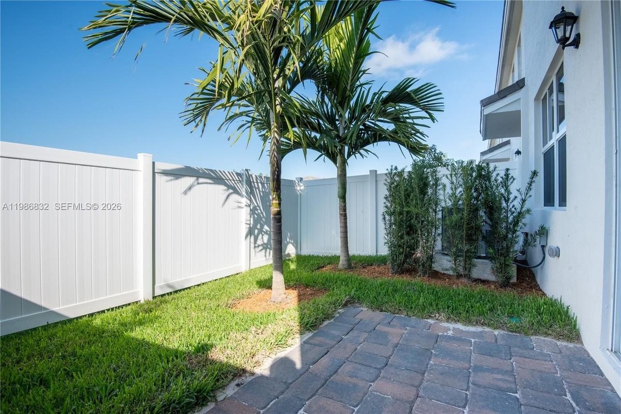 230 Sw 170th Ave #0 - Photo 7 of 41