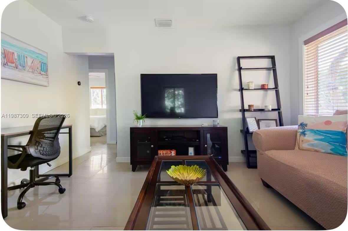 601 Nw 116th St - Photo 2 of 9