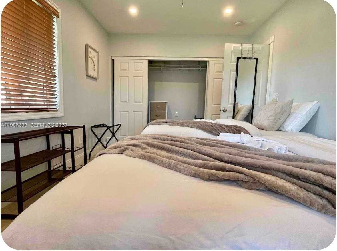 601 Nw 116th St - Photo 6 of 9