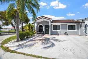 featured image of 7695 Nw 178th Ter #1
