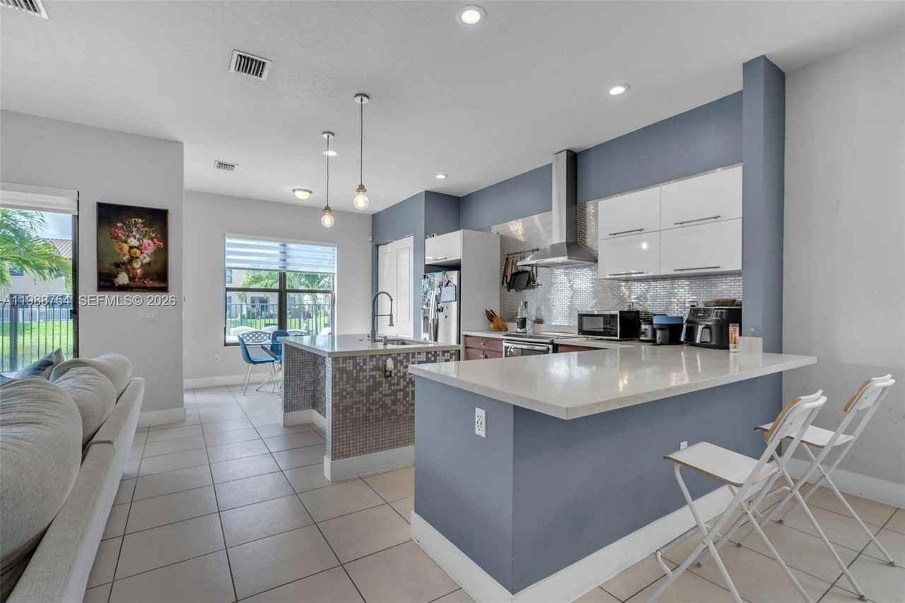 3332 W 95th Ter - Photo 7 of 50