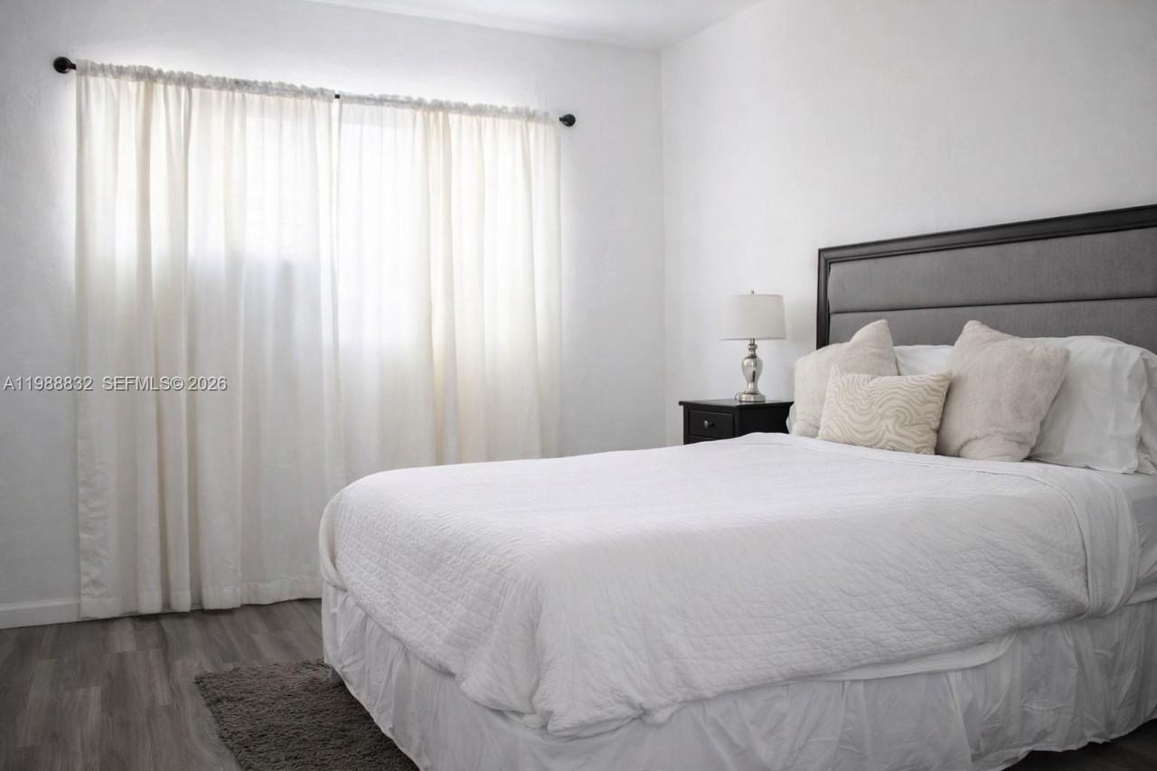 6250 Nw Miami Pl #2 - Photo 3 of 5