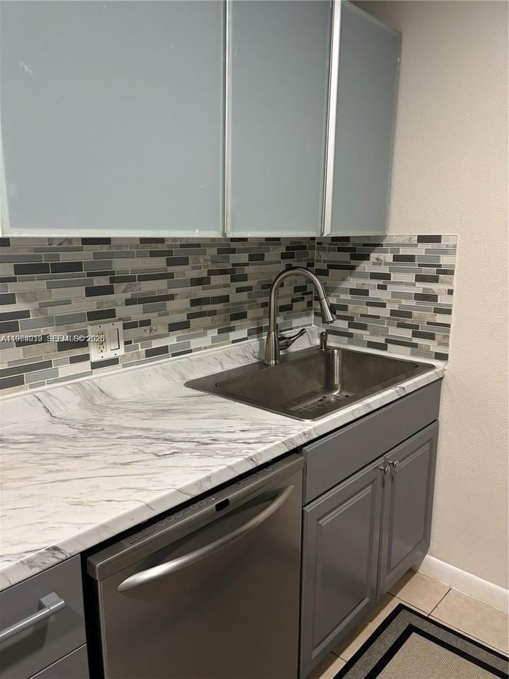 543 Sw 61st Ter #1 - Photo 4 of 17