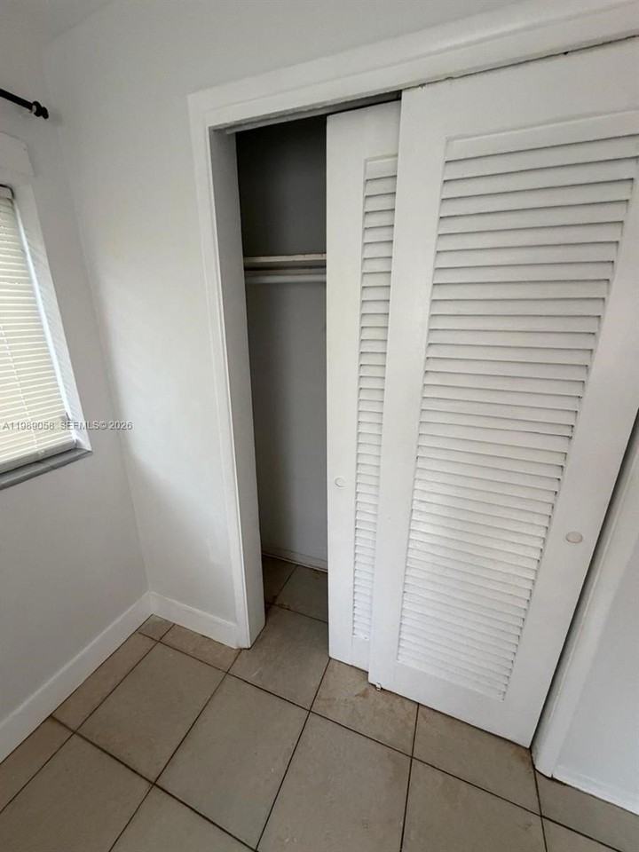 5411 Ravenswood Rd #6 - Photo 6 of 7