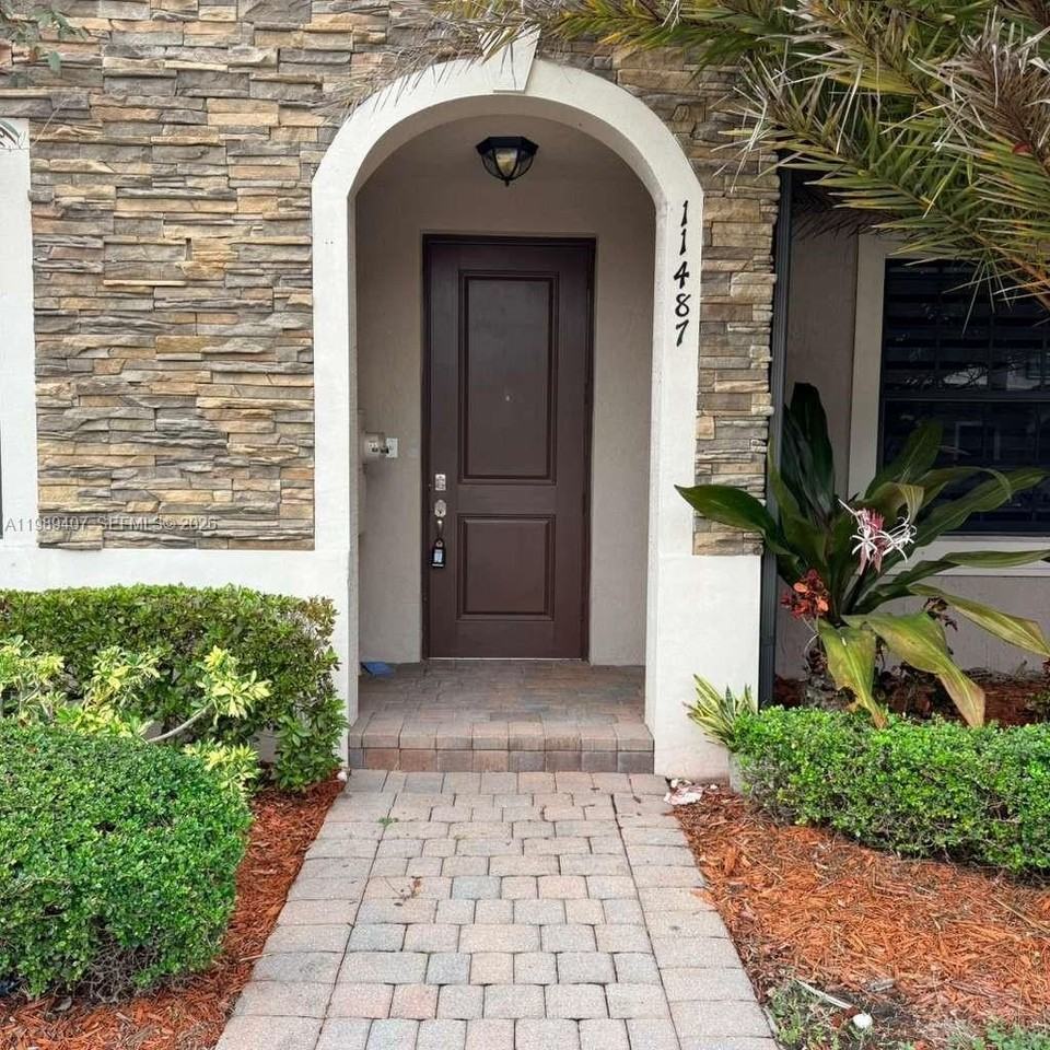 11487 Sw 248th Ln - Photo 2 of 12