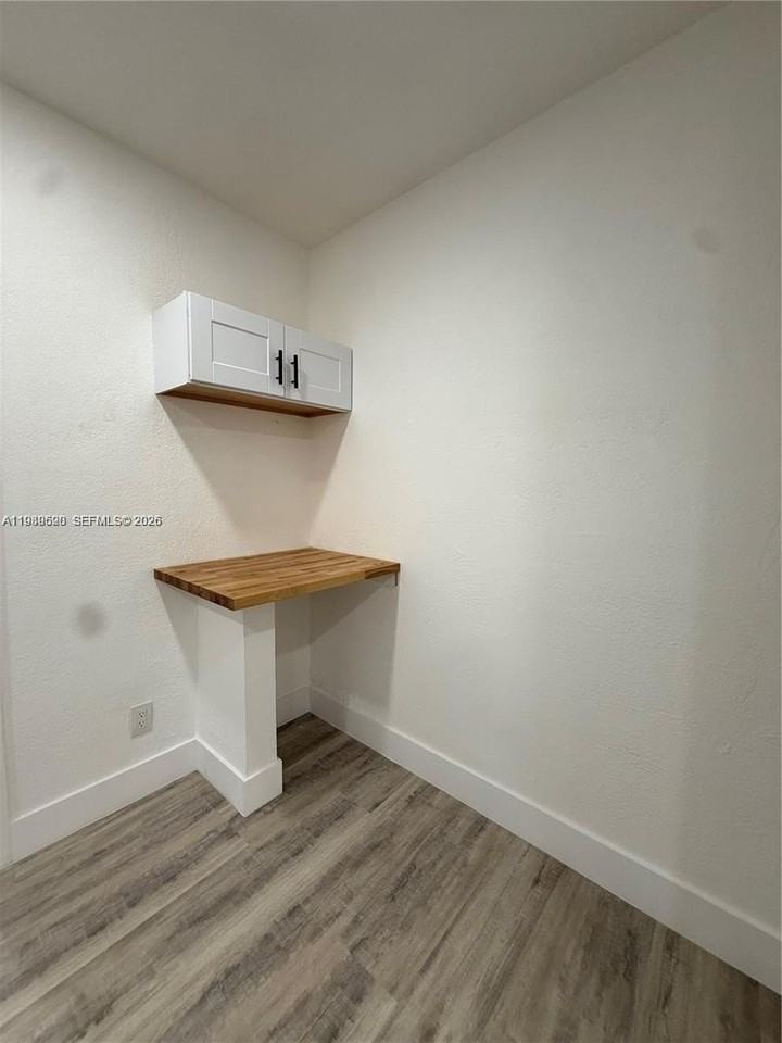 5413 Sw 23rd St #3 - Photo 4 of 8