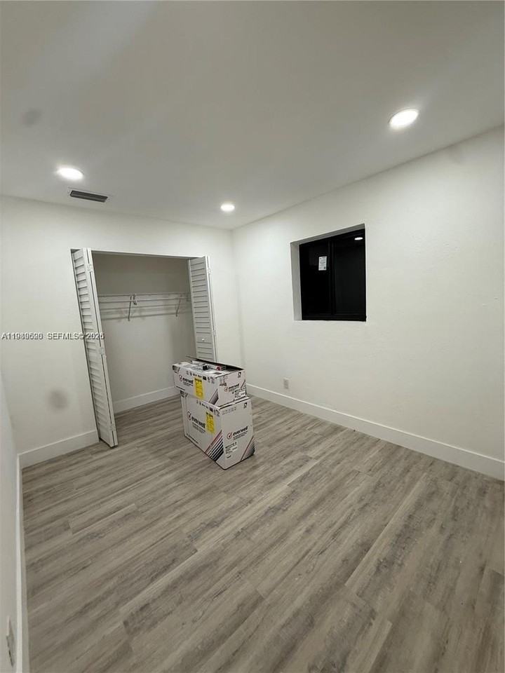 5413 Sw 23rd St #3 - Photo 7 of 8