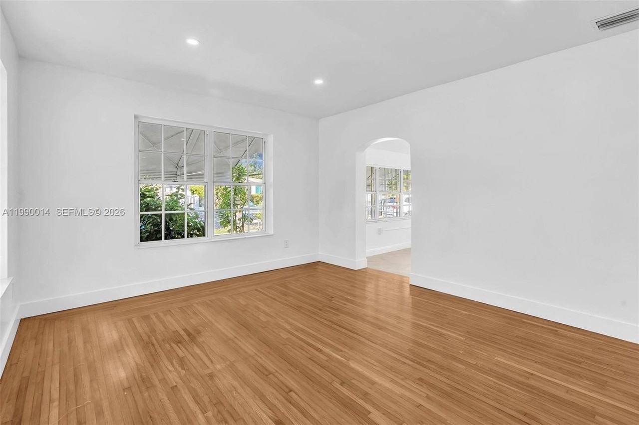 511 Sw 23rd Ave #1 - Photo 2 of 39