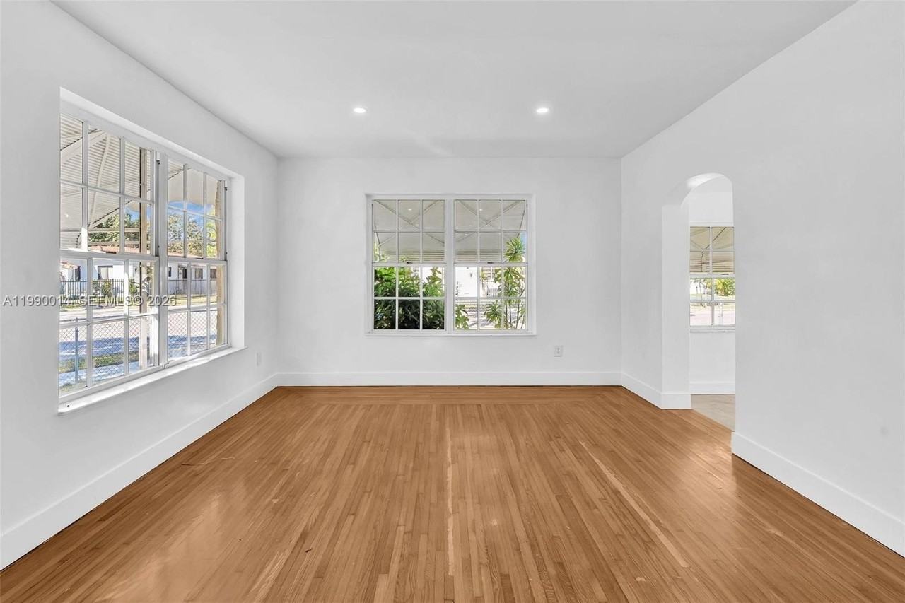 511 Sw 23rd Ave #1 - Photo 6 of 39