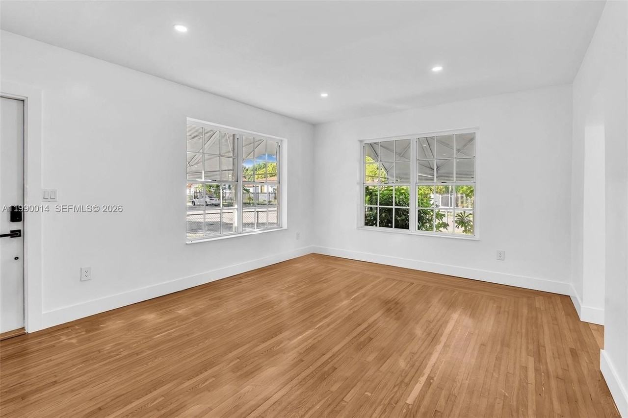 511 Sw 23rd Ave #1 - Photo 7 of 39