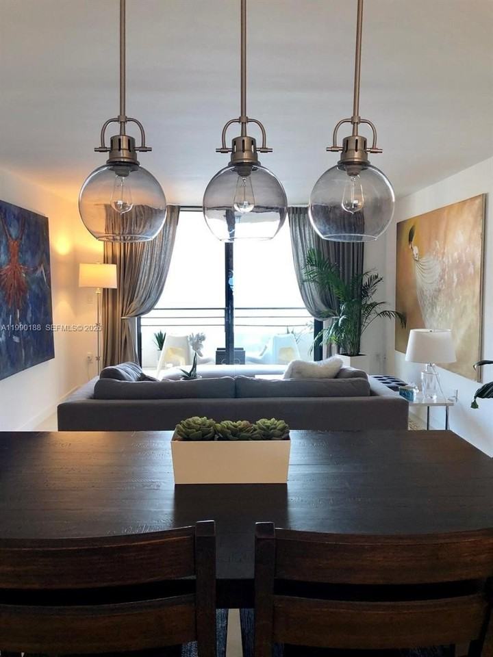 2333 Brickell Ave - Photo 2 of 17