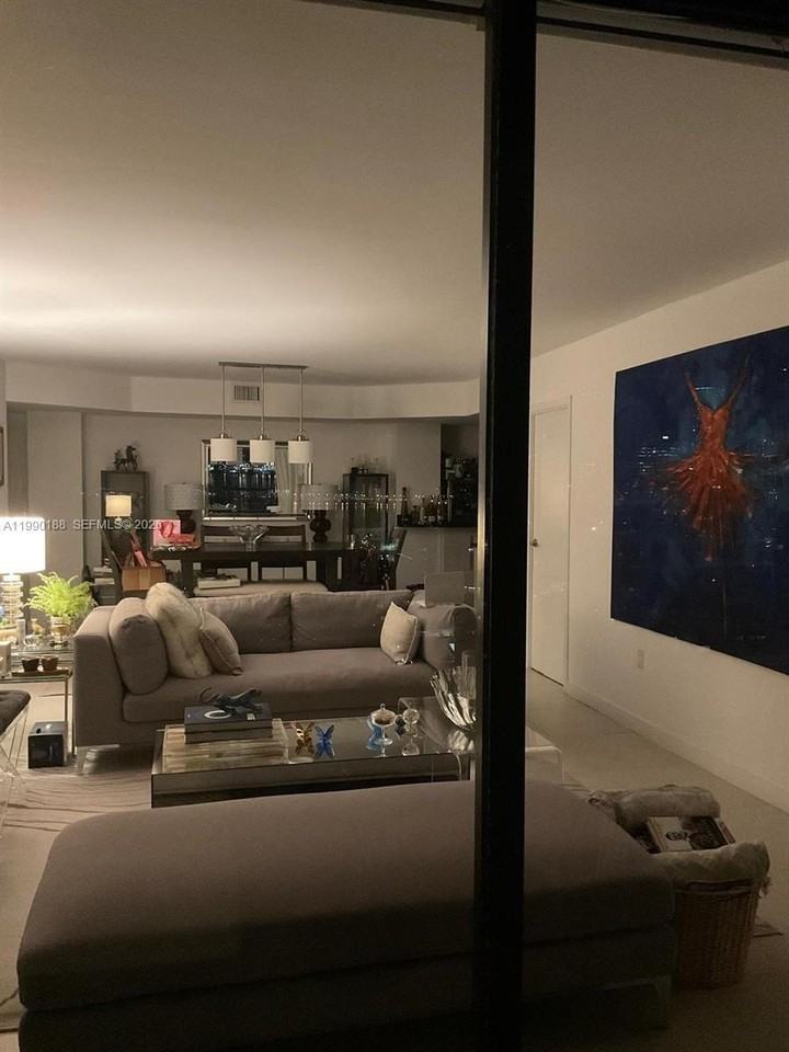 2333 Brickell Ave - Photo 6 of 17
