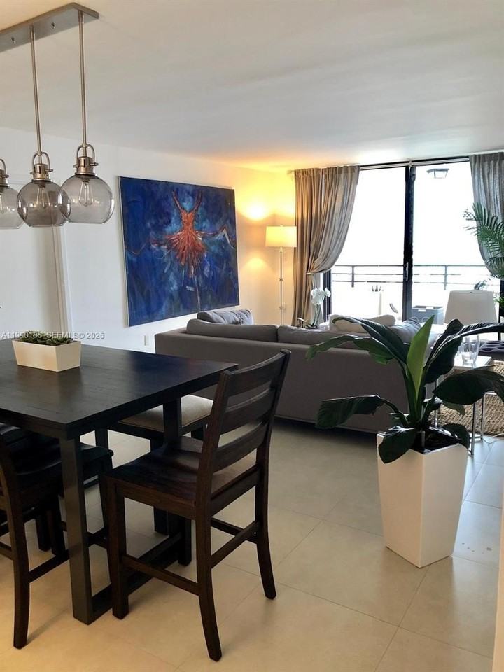 2333 Brickell Ave - Photo 7 of 17