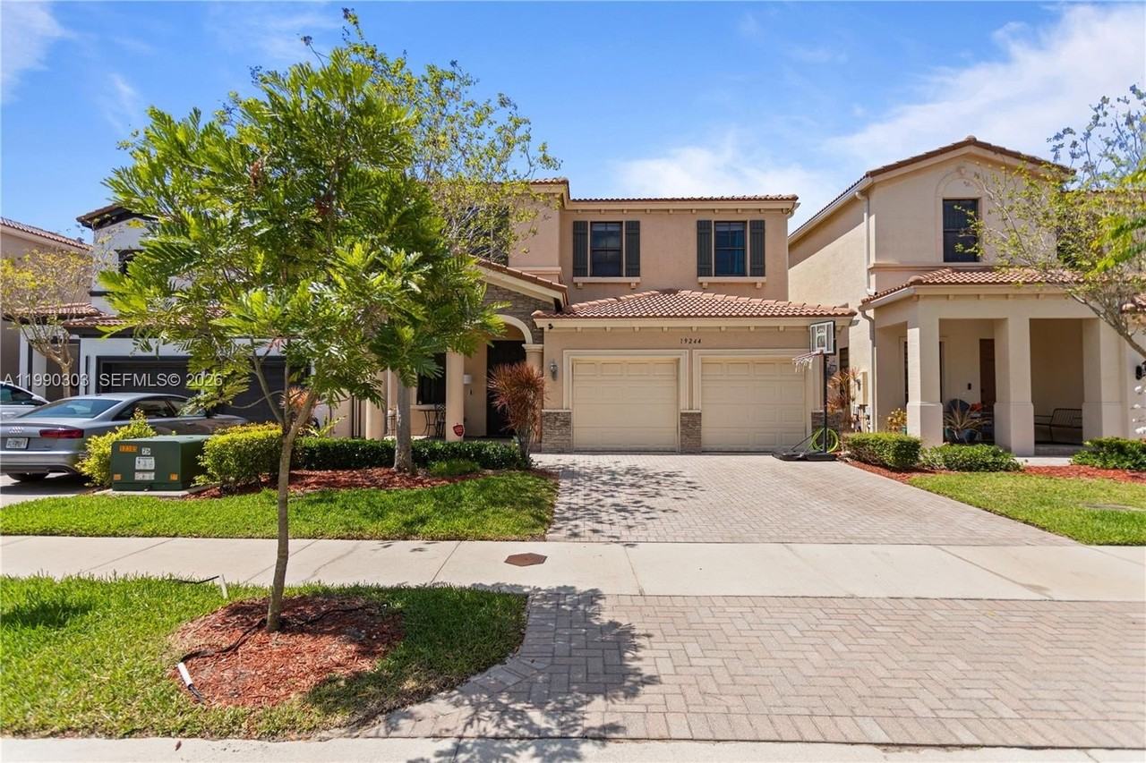 19244 Ne 9th Pl - Photo 2 of 50