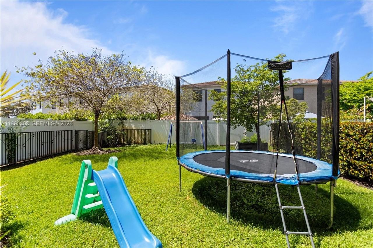 19244 Ne 9th Pl - Photo 3 of 50