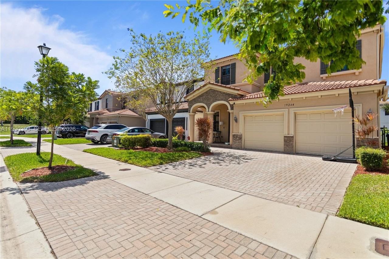 19244 Ne 9th Pl - Photo 4 of 50