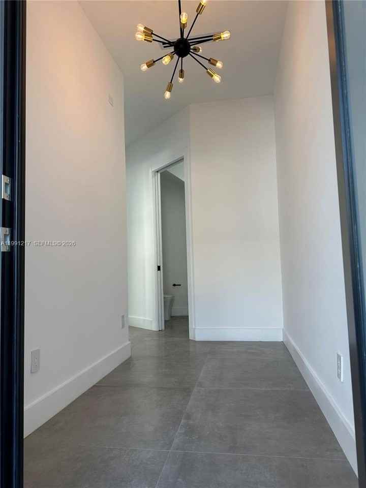 4625 Sw 32nd Ave #1C - Photo 5 of 30