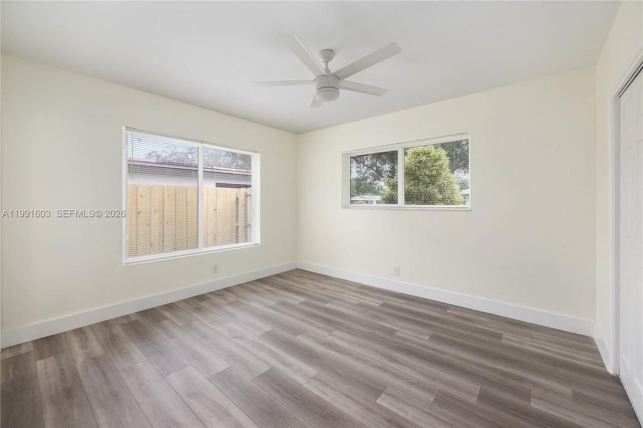 5727 Harrison St - Photo 2 of 26