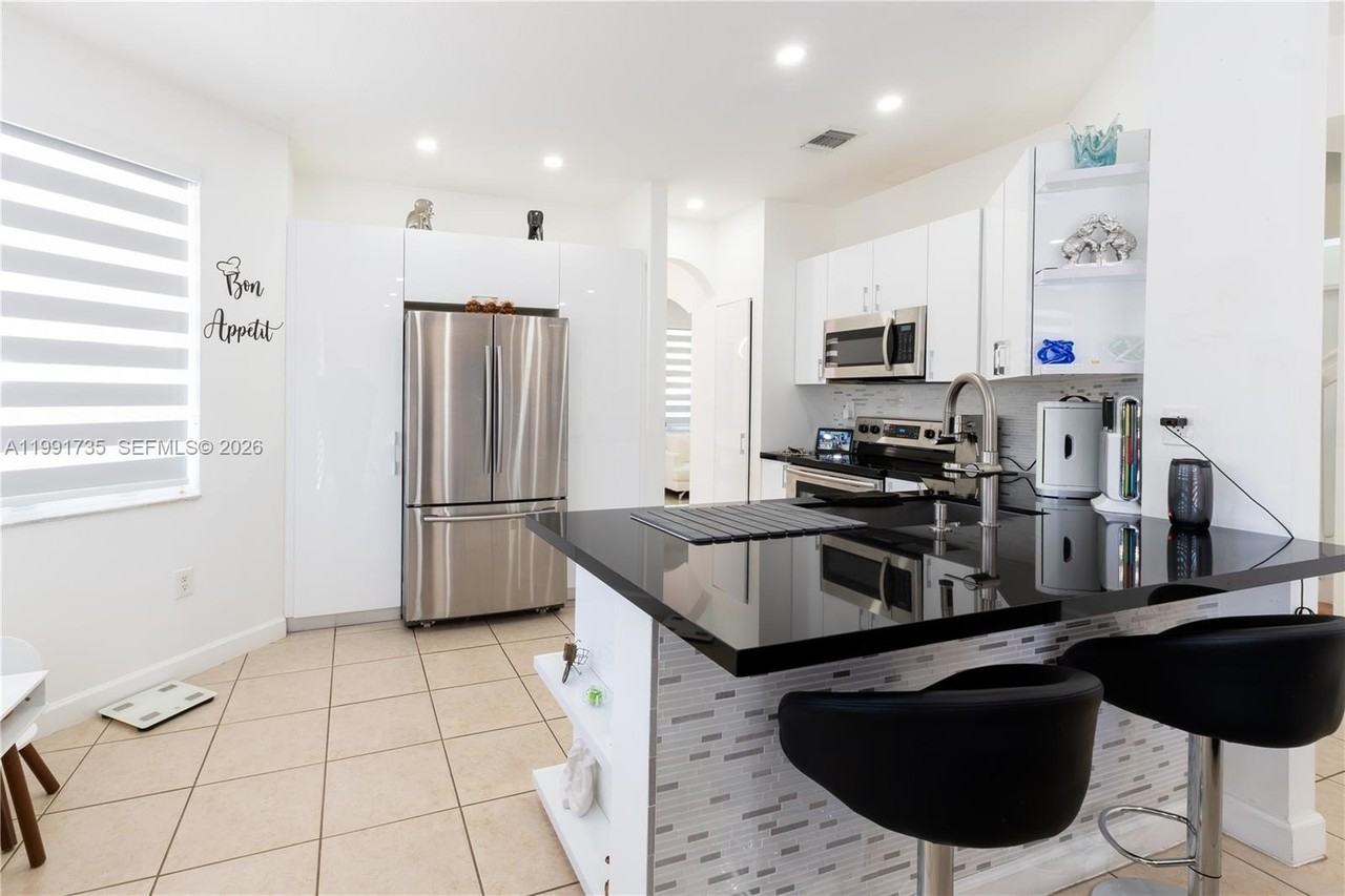 10856 Sw 247th St - Photo 3 of 30