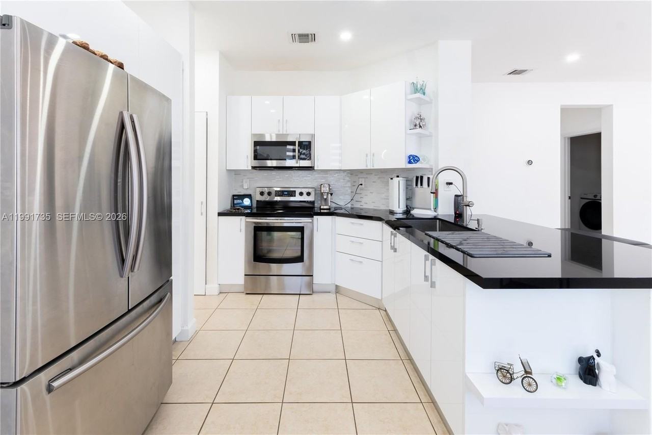 10856 Sw 247th St - Photo 4 of 30