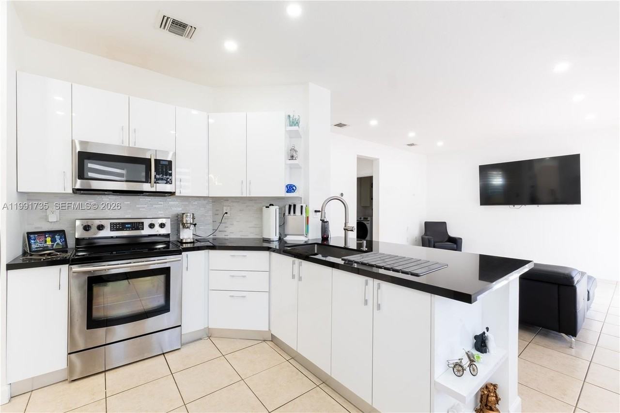 10856 Sw 247th St - Photo 5 of 30