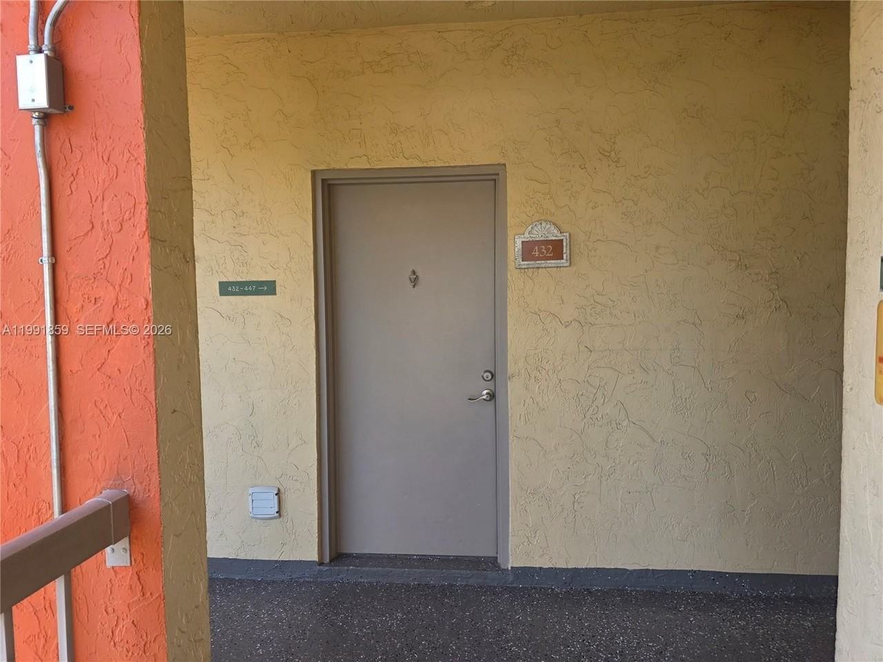 8100 Geneva Ct #432 - Photo 4 of 34