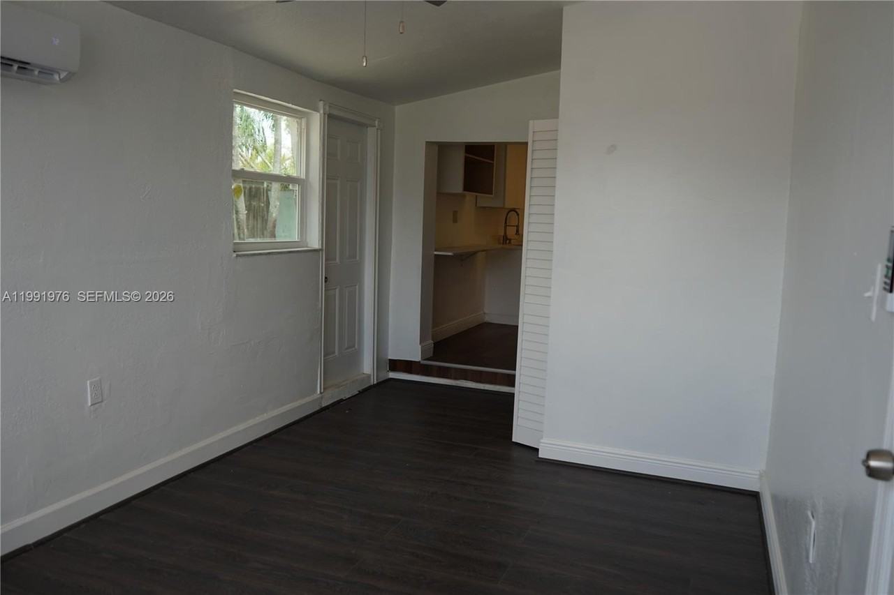 12455 Sw 185th Ter #1 - Photo 7 of 28