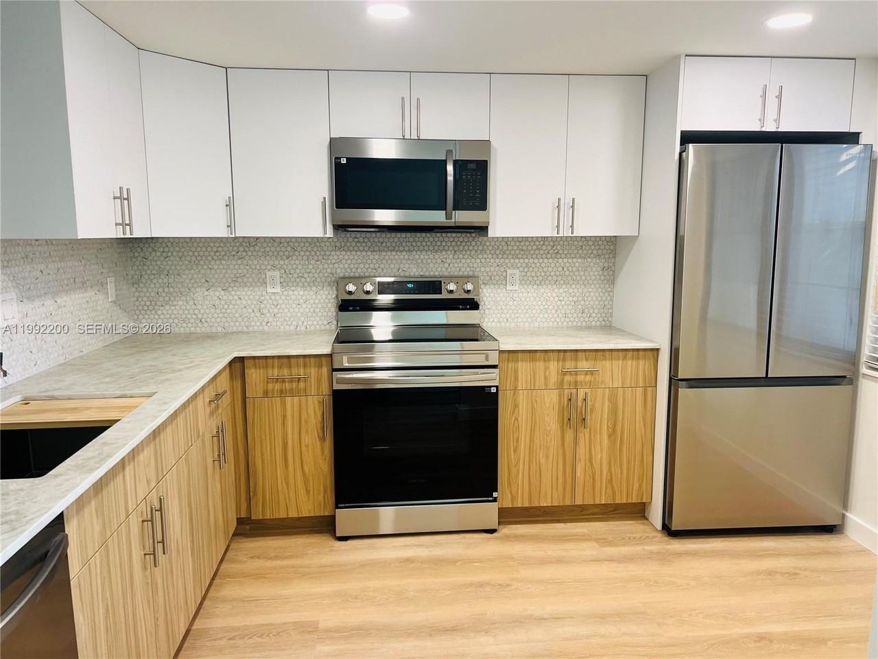 2402 Antigua Cir #H1 - Photo 2 of 20