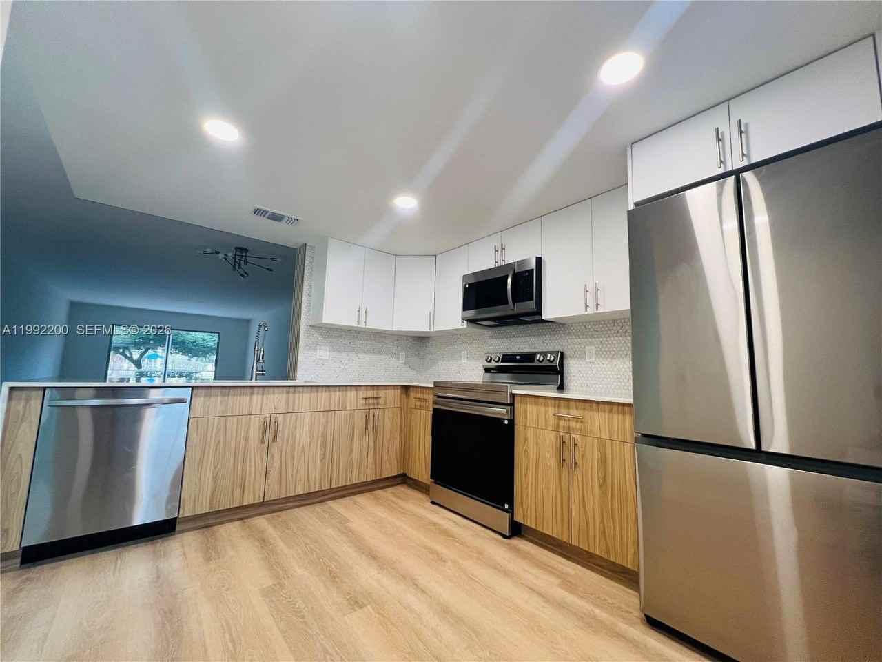 2402 Antigua Cir #H1 - Photo 3 of 20