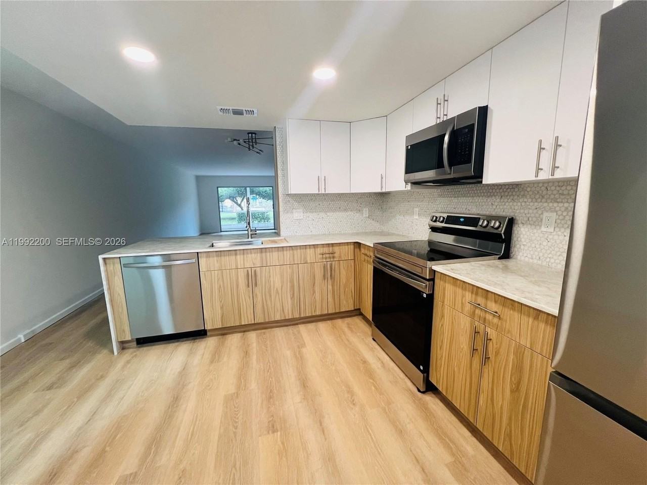 2402 Antigua Cir #H1 - Photo 4 of 20