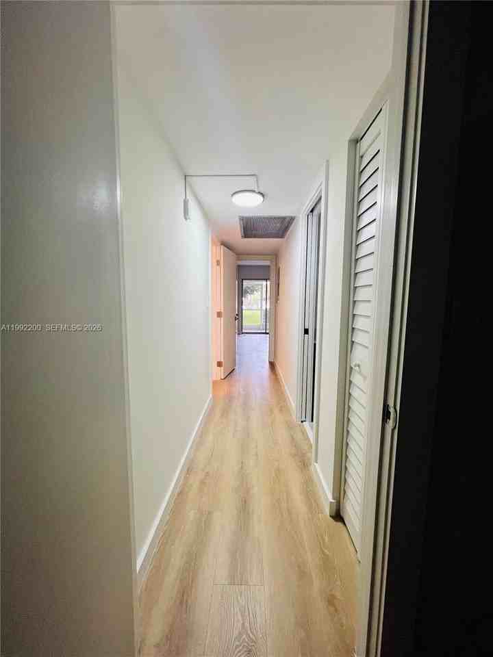 2402 Antigua Cir #H1 - Photo 6 of 20