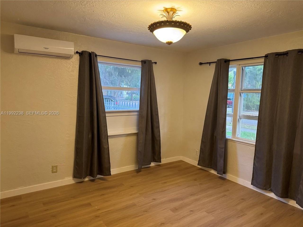 2029 Monroe St - Photo 2 of 7