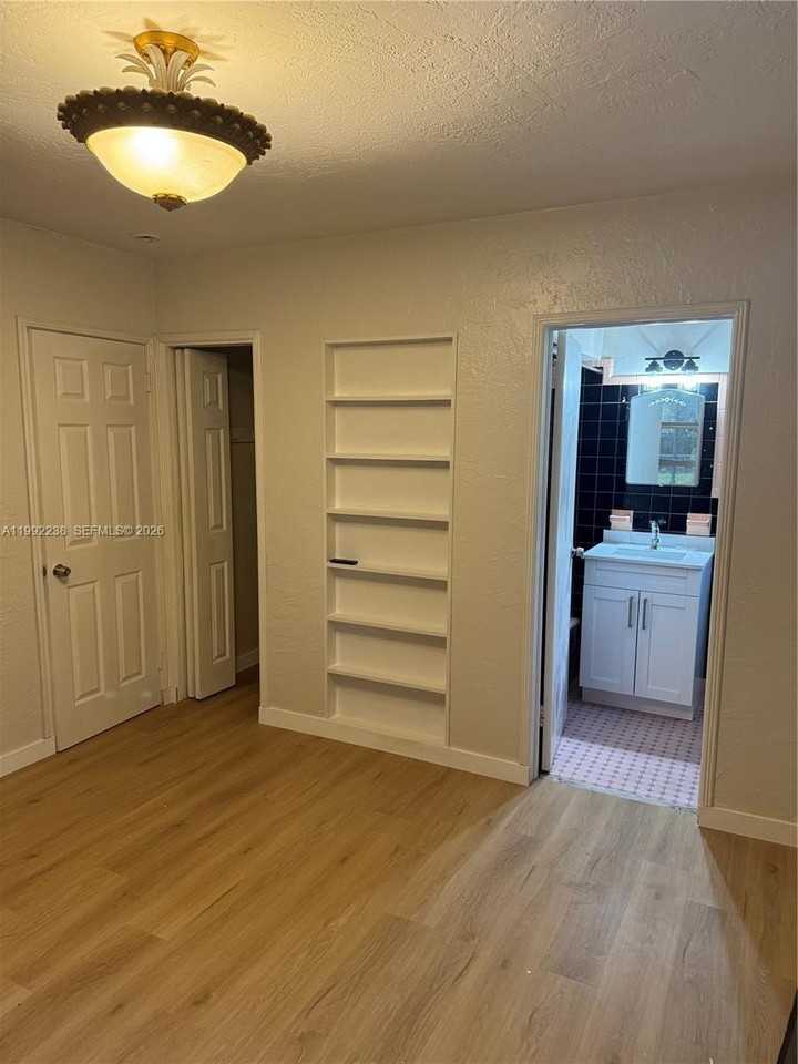 2029 Monroe St - Photo 5 of 7