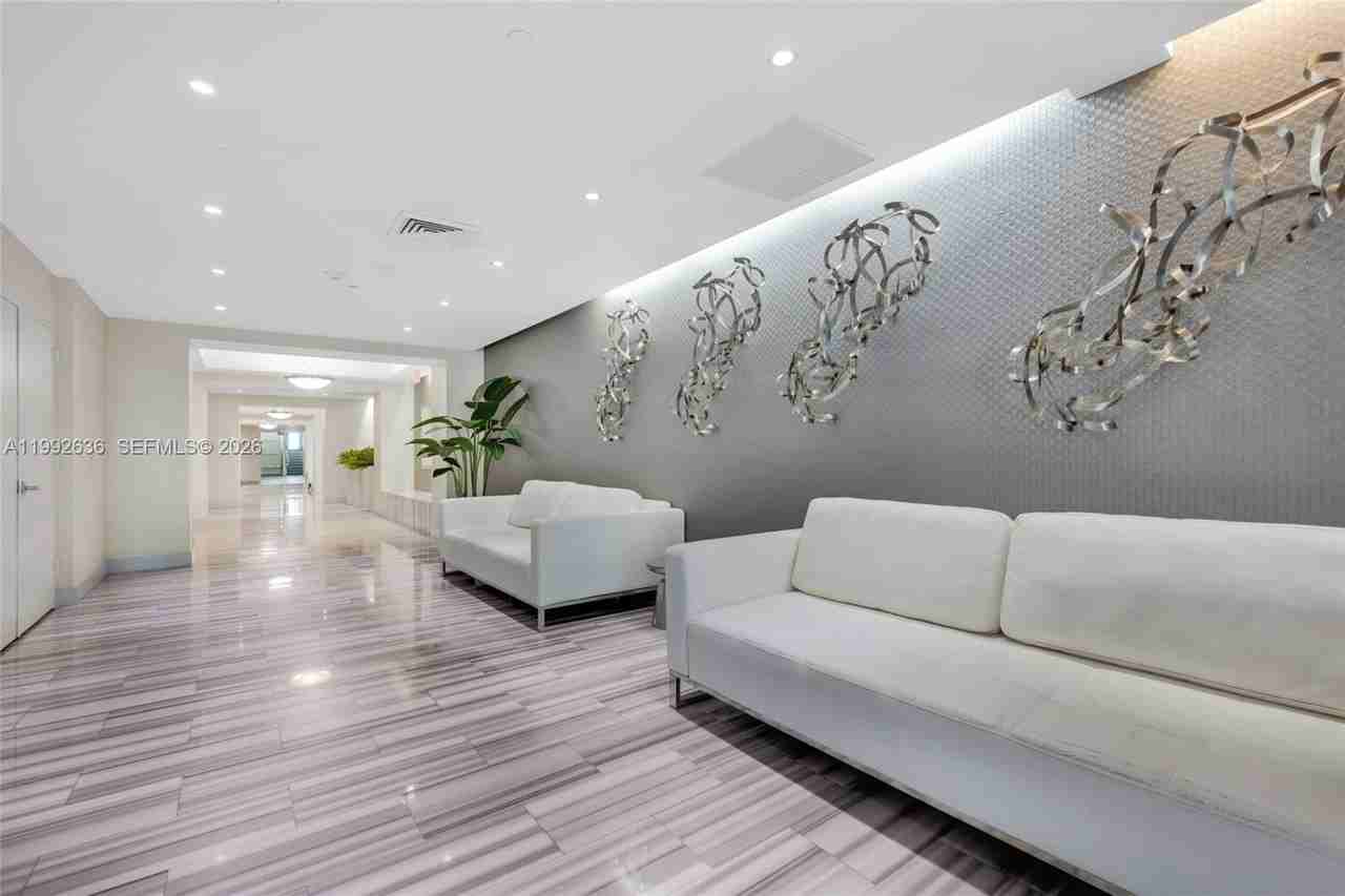 3030 Ne 188th St #602 - Photo 5 of 44