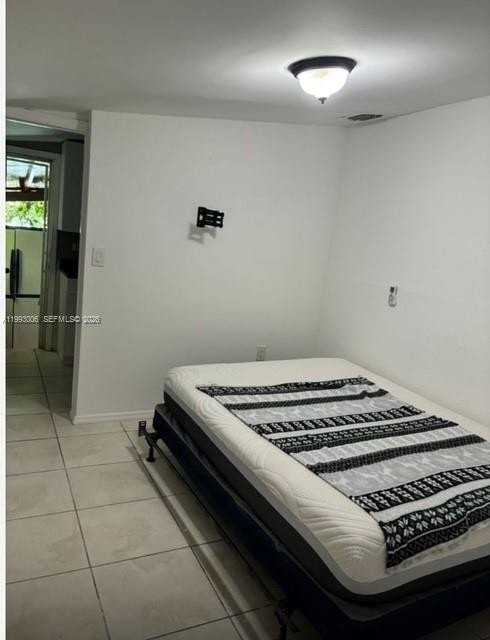 1176 Nw 38th St #2 - Photo 4 of 8