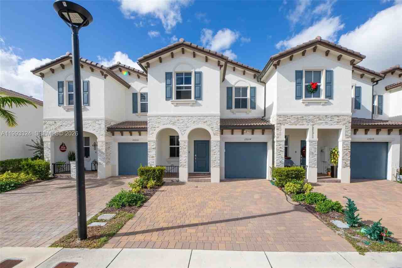 12604 Nw 23rd Pl #0 - Photo 2 of 39