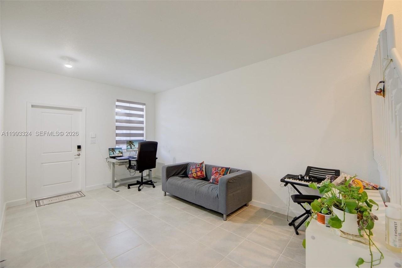 12604 Nw 23rd Pl #0 - Photo 4 of 39