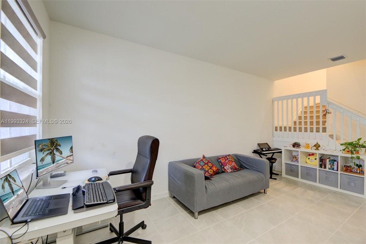 12604 Nw 23rd Pl #0 - Photo 5 of 39