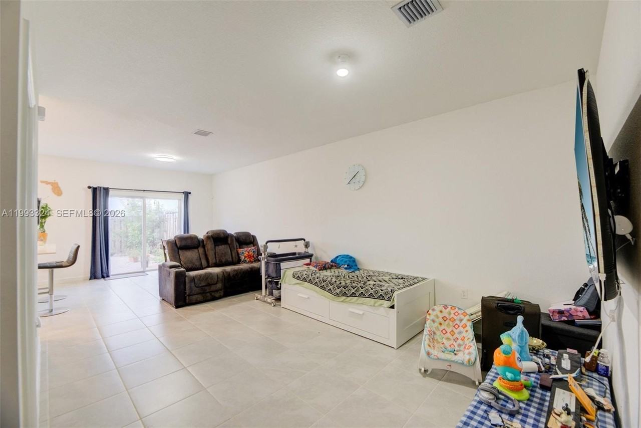 12604 Nw 23rd Pl #0 - Photo 6 of 39