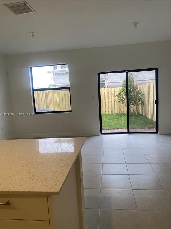 12773 Sw 234th Ter - Photo 5 of 11