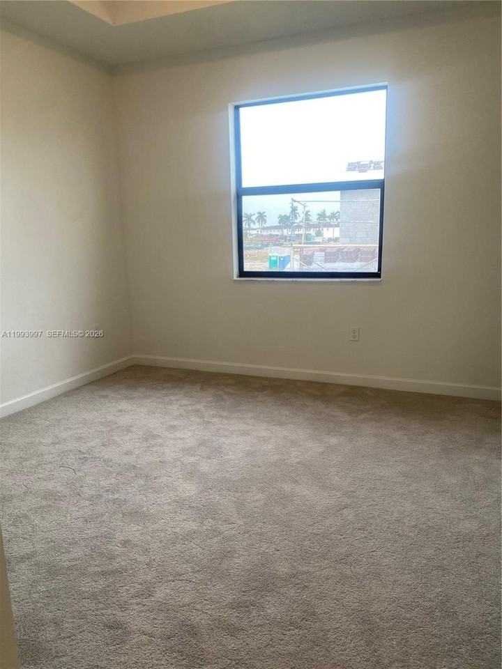 12773 Sw 234th Ter - Photo 7 of 11