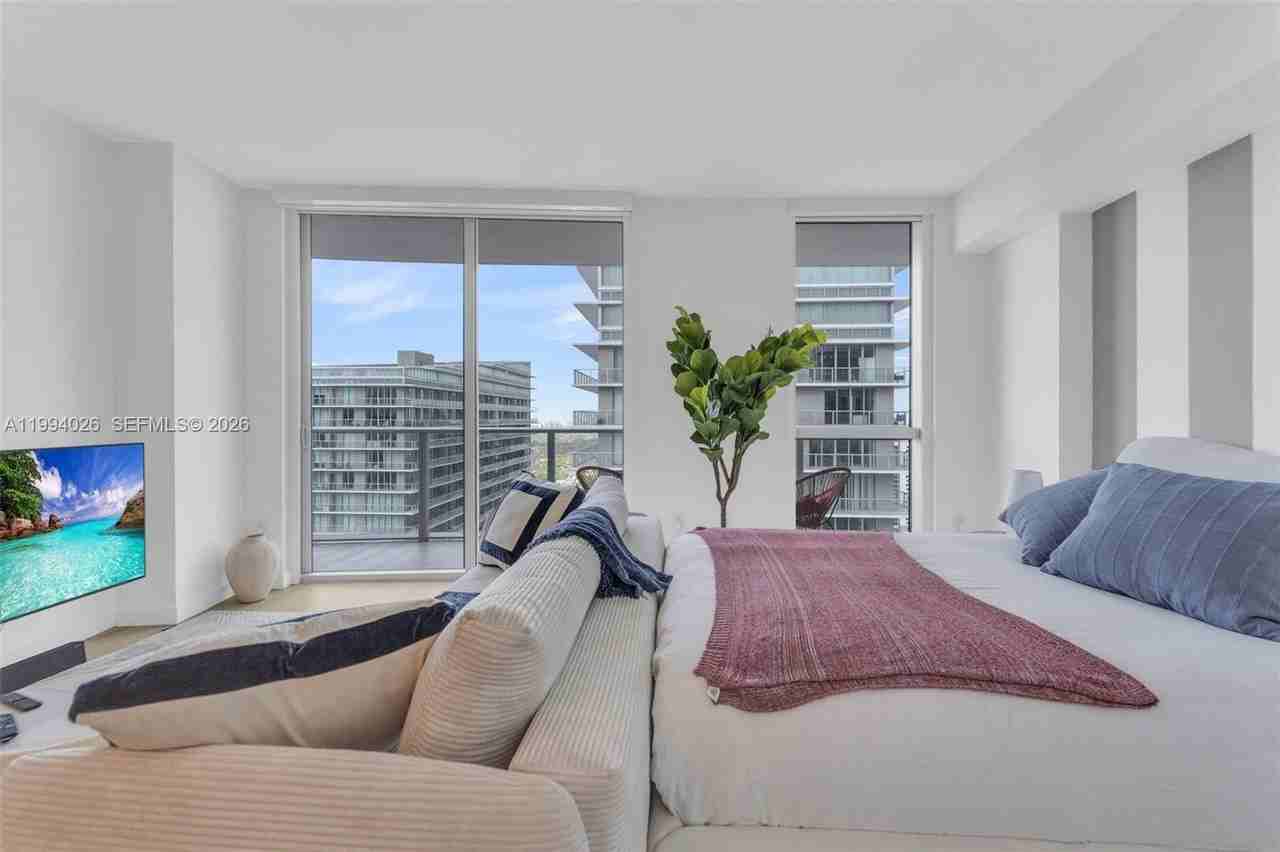 1100 S Miami Ave #3605 - Photo 6 of 34