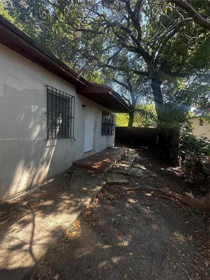 112 Ne 63rd St #112 - Photo 2 of 18