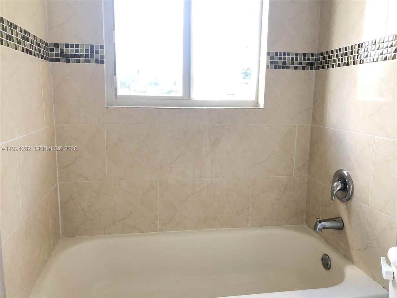 1940 Washington Ave #11 - Photo 2 of 13