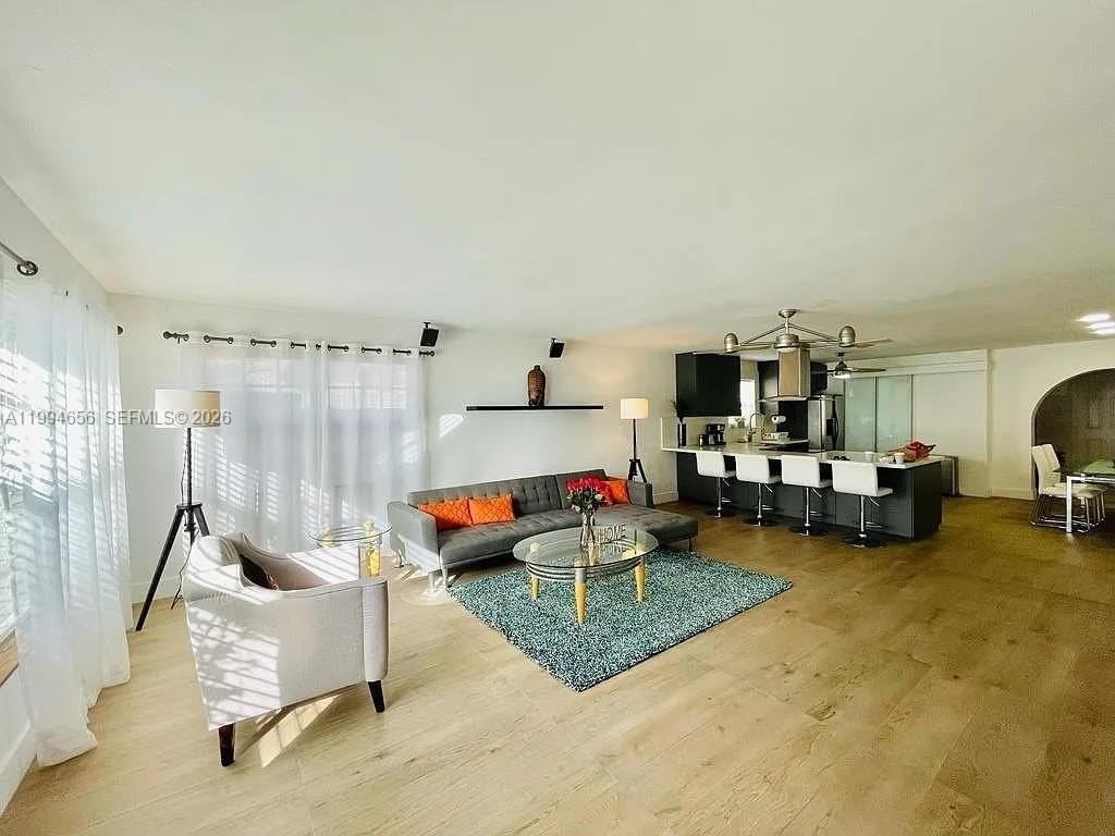 1143 Lincoln St - Photo 3 of 26