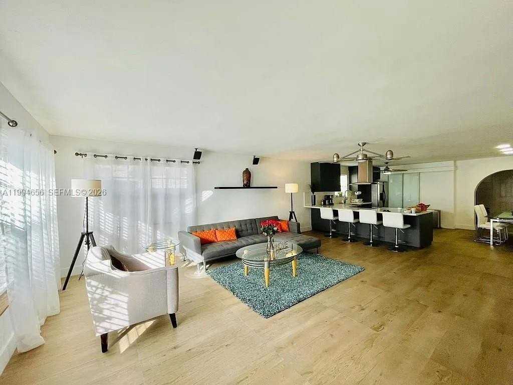 1143 Lincoln St - Photo 5 of 26