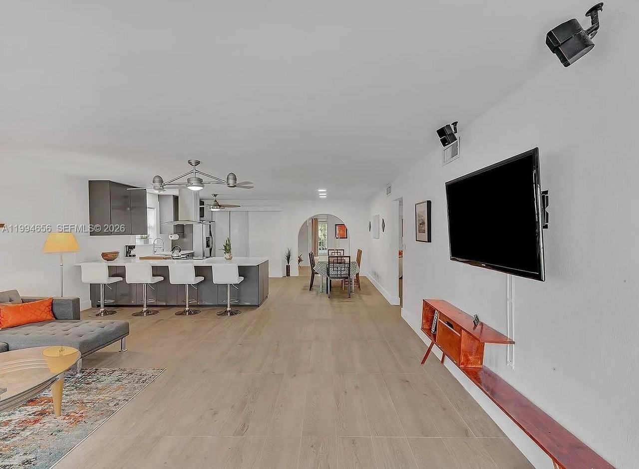 1143 Lincoln St - Photo 6 of 26