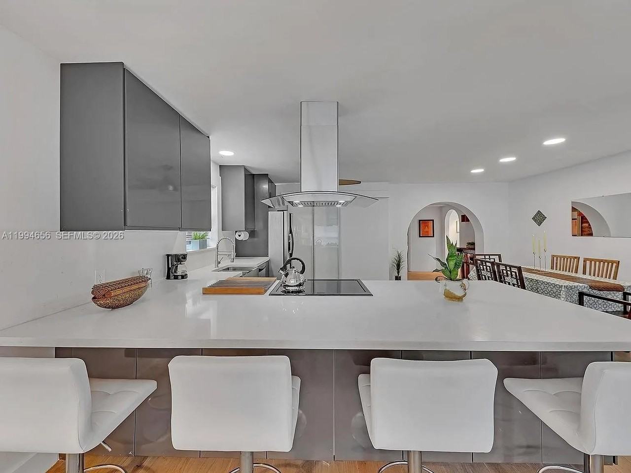 1143 Lincoln St - Photo 7 of 26