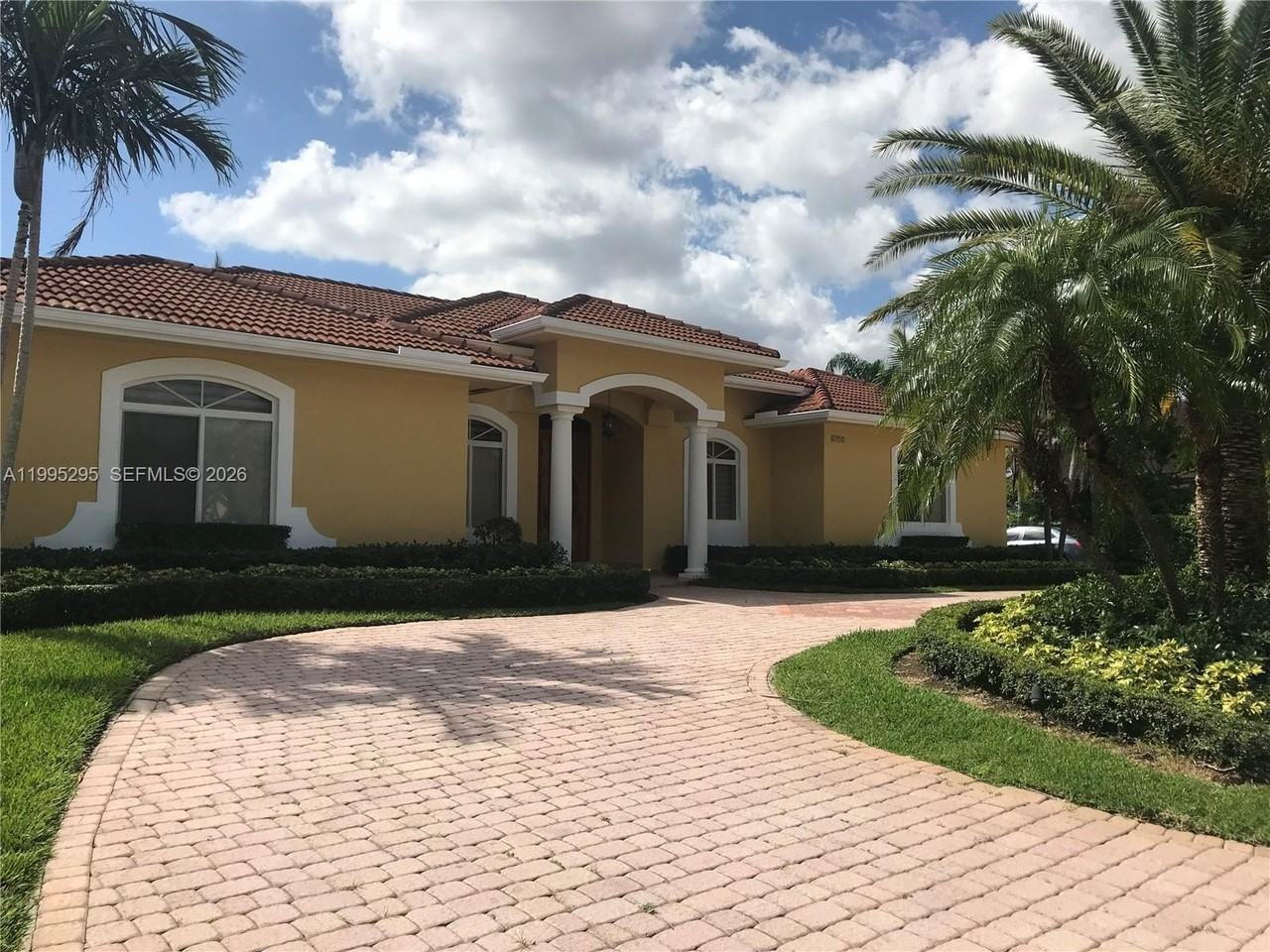 8750 Sw 164th St - Photo 2 of 32