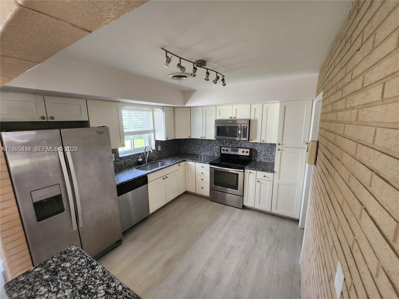 3346 Coolidge St - Photo 2 of 12